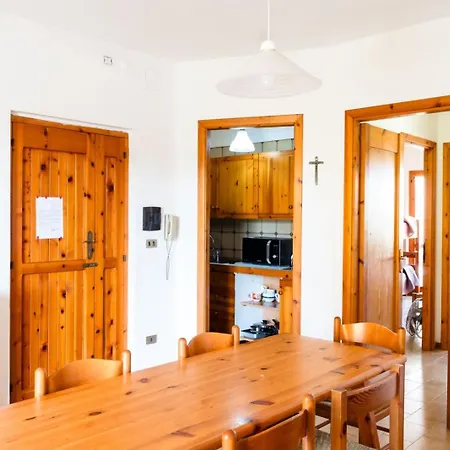 Guesthost - Comfy Flat With Pool