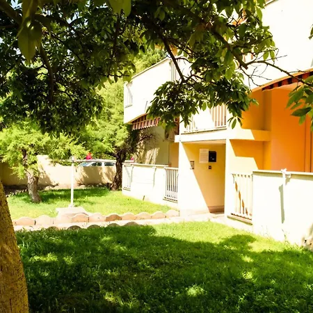 Lejlighed Guesthost - Comfy Flat With Pool